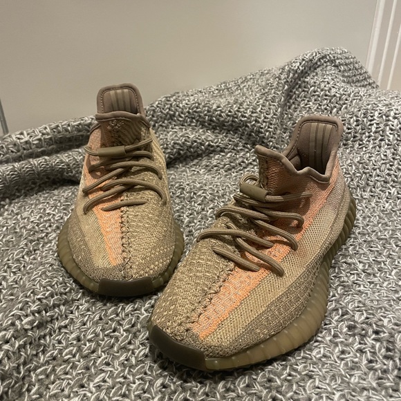 adidas Yeezy Boost 350 V2
Sand Taupe - Picture 4 of 6